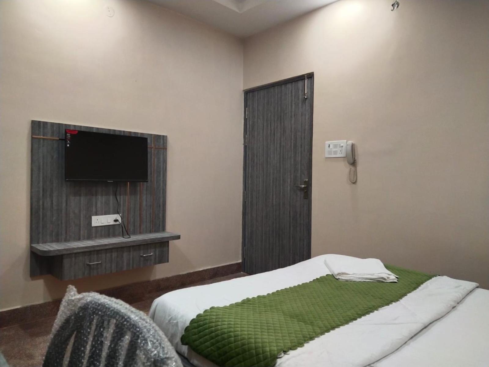 Hotel Utsav Palace Kanpur Ngoại thất bức ảnh